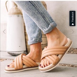 Miim cherish puff sandals. Size 7.5. NWOT